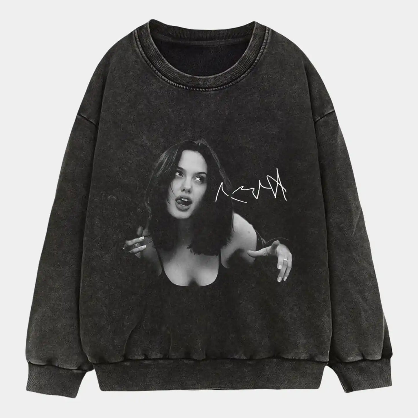 Angelina jolie B&W S1 WEAR