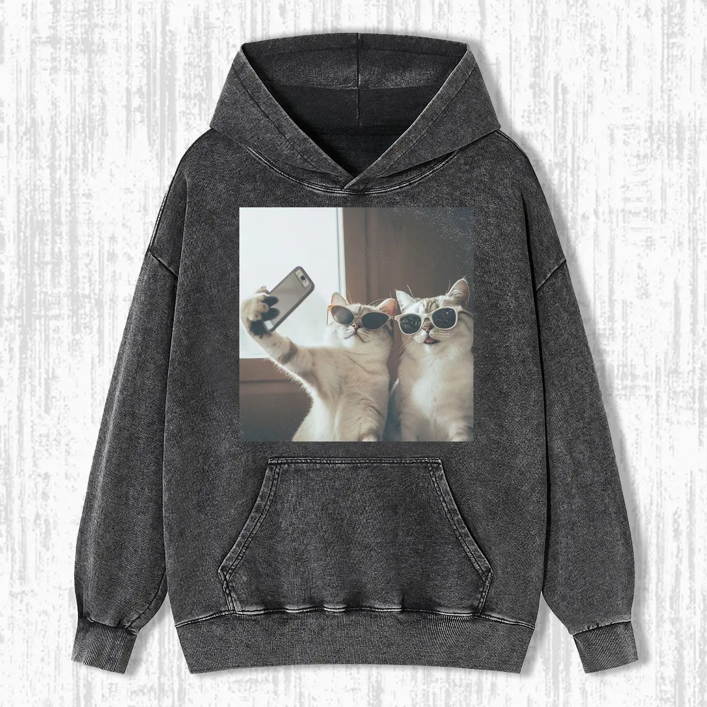 CAT TAKING A SELFIE 3.24 2.0 T-SHIRT