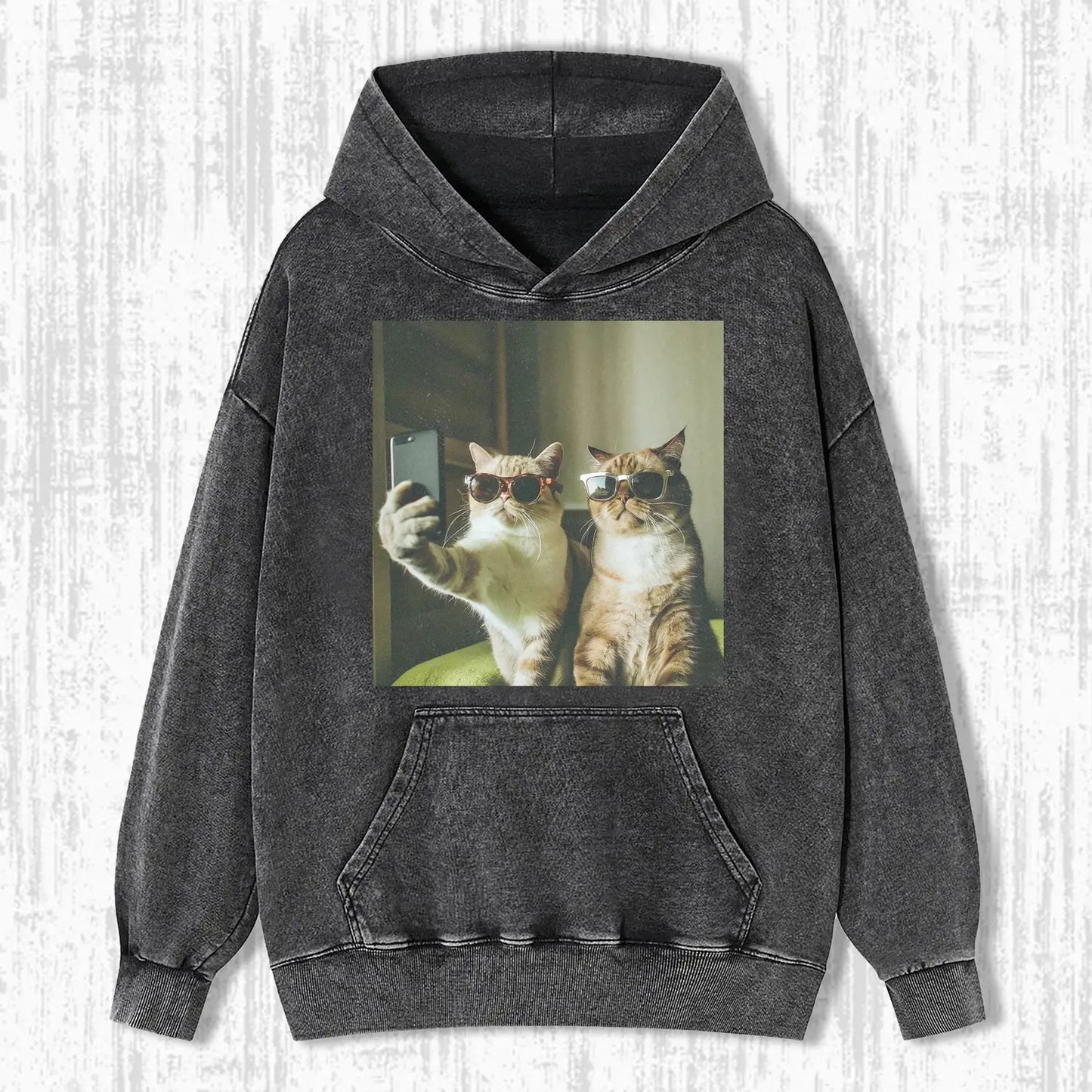 CAT TAKING A SELFIE T-SHIRT