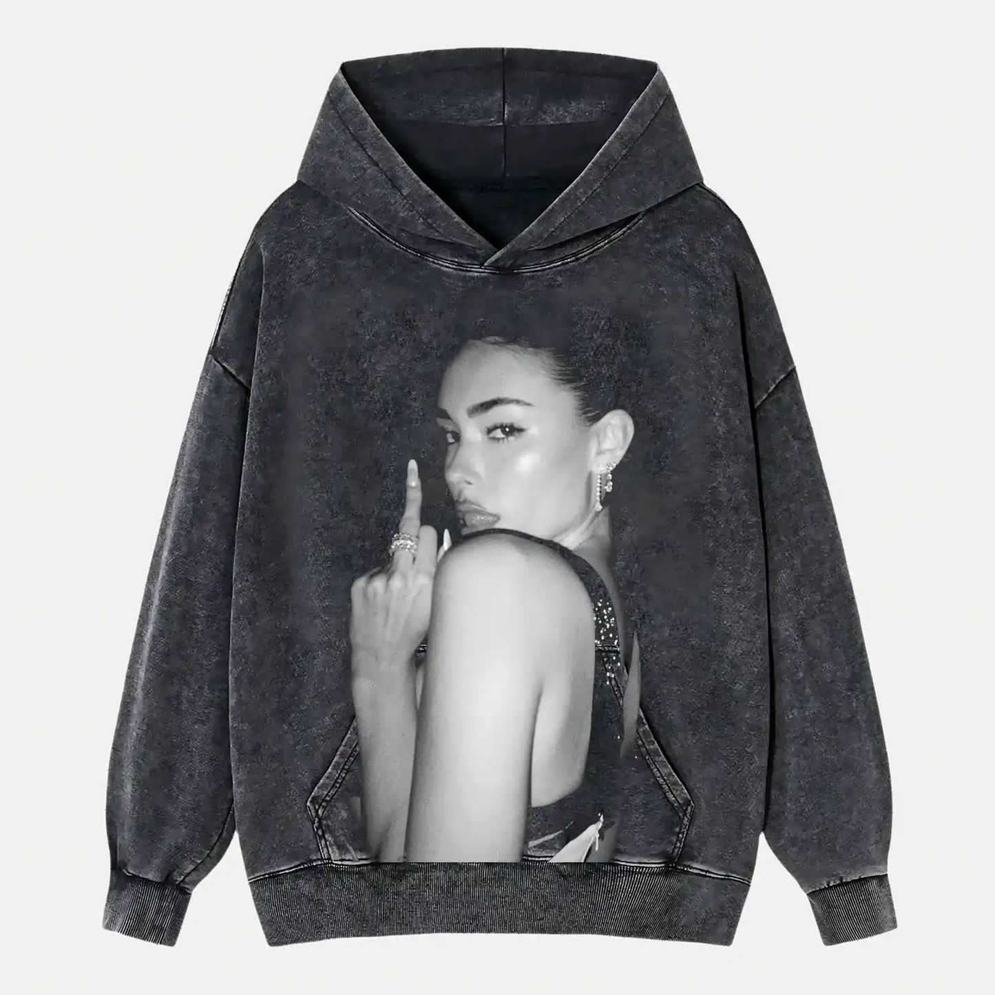 Madison beer finger Wear