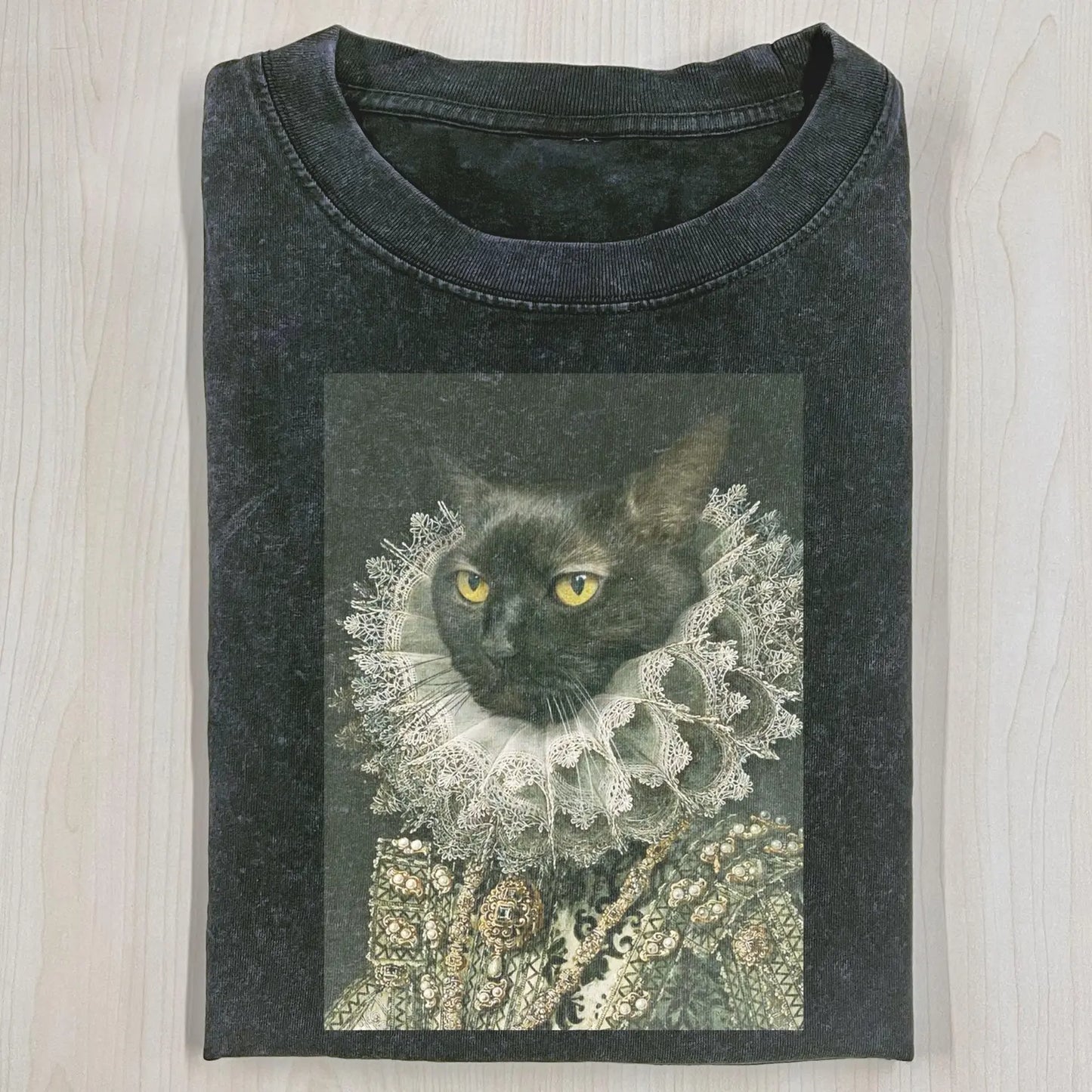 CAT QUEEN  T-SHIRT