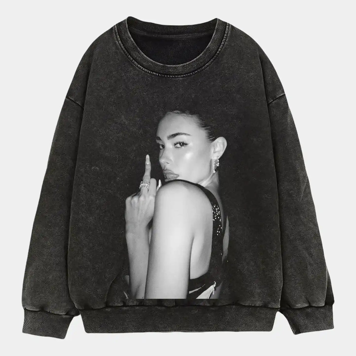 Madison beer finger Wear