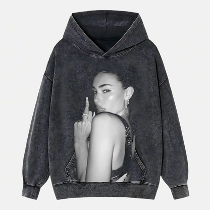 Madison beer finger Wear